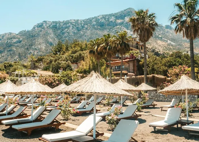 ホテル Florya Kumlubuek 4*